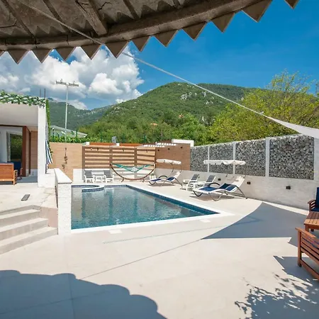 D Apartment Budva